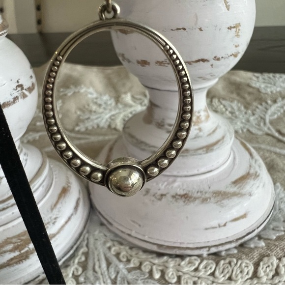 Brighton EUC Oval French Wire Silver Hoop Earrings - Picture 4 of 6